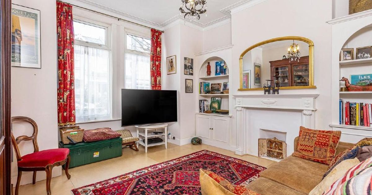 3 bedroom House for sale in Elsenham Street, Southfields SW18 (Under