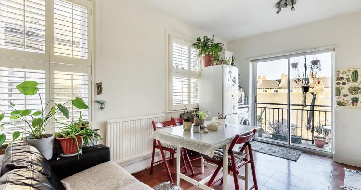 2 bedroom Flat for sale in Queenstown Road, Battersea SW8 (For sale) KFH