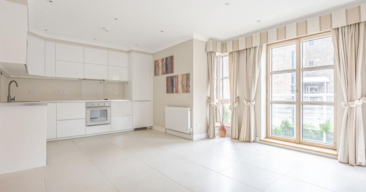 3 bedroom Flat to rent in Manbre Road, Hammersmith W6 (Let) KFH