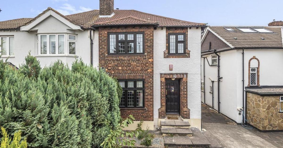 3 bedroom House for sale in Kidbrooke Park Road, Blackheath SE3 (Sold