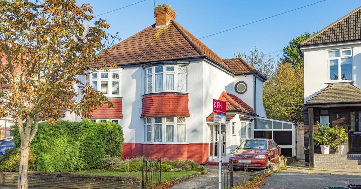 2 bedroom House for sale in Chestnut Avenue, West Wickham BR4 (Sold) KFH