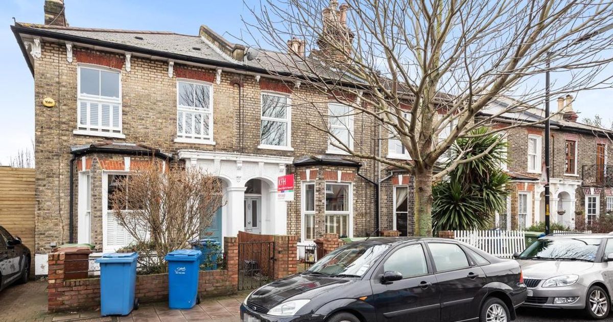 2 bedroom Flat for sale in Melbourne Grove, East Dulwich SE22 (Sold) KFH