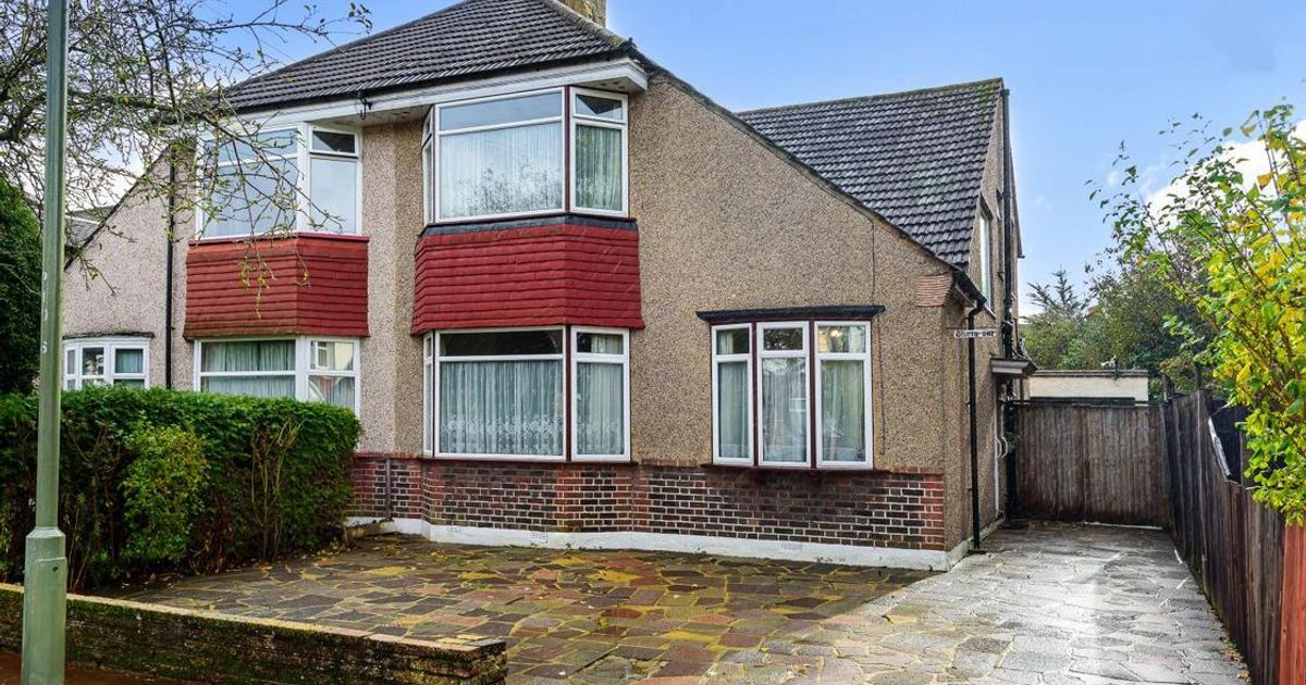 2 bedroom House for sale in Pine Avenue, West Wickham BR4 (Sold) KFH