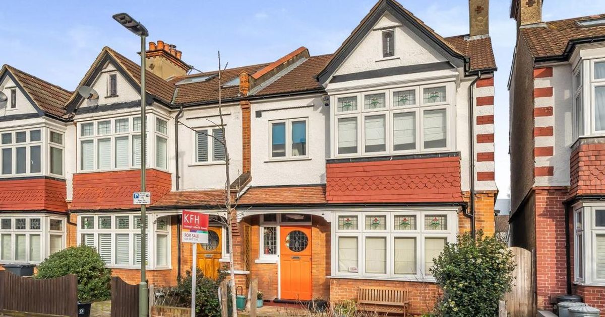 3 bedroom House for sale in Hampden Road, Beckenham BR3 (Contracts