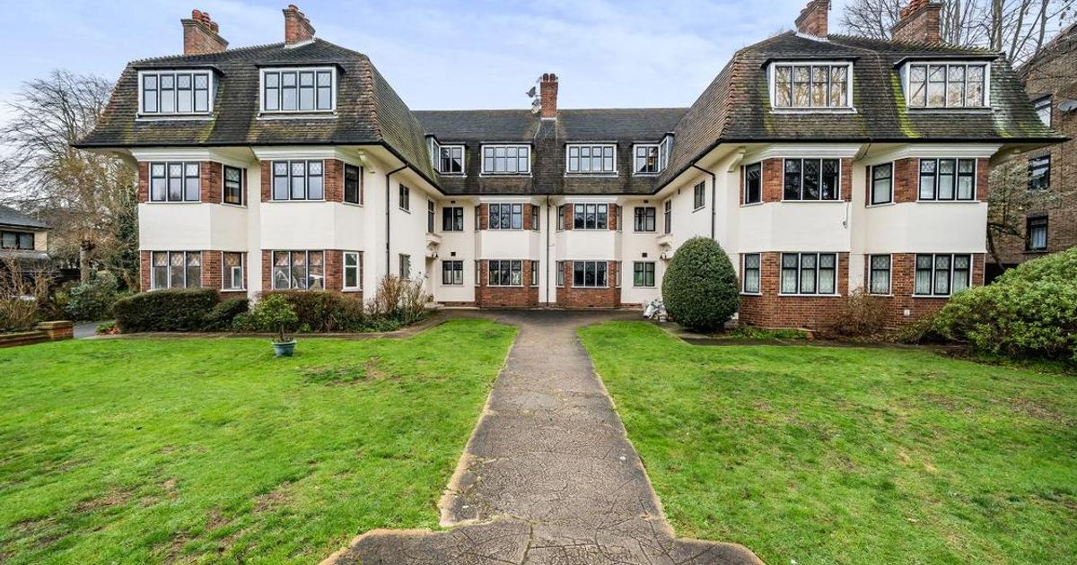 2 bedroom Flat for sale in Lawrie Park Road, Sydenham SE26 (Sold) KFH