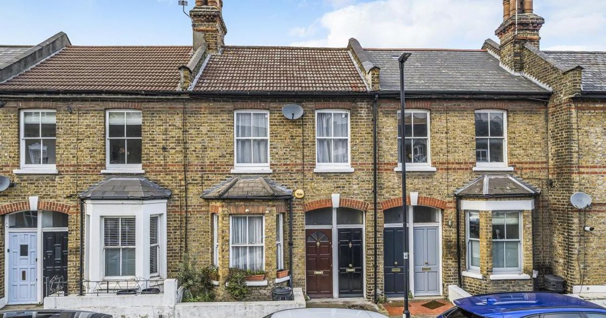 1 bedroom Flat for sale in Robertson Street, Battersea SW8 (For sale) KFH