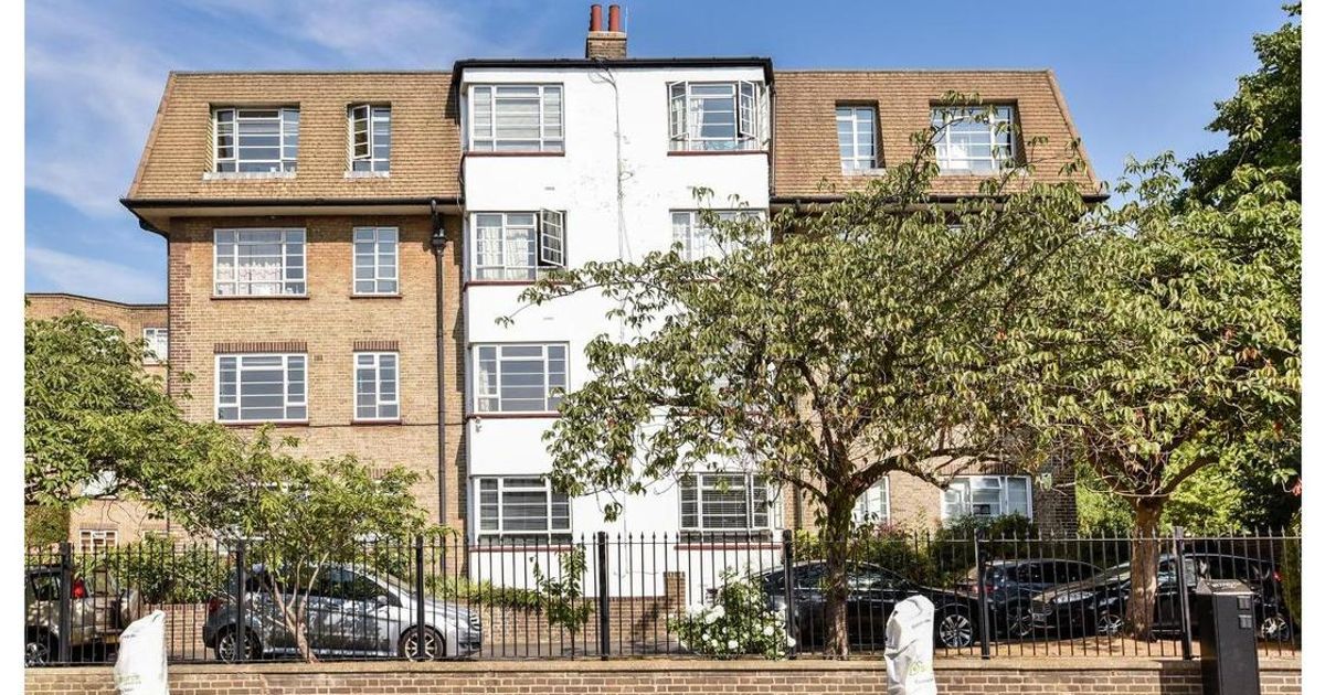 3 bedroom Flat for sale in Woodside, Wimbledon SW19 (For sale) KFH