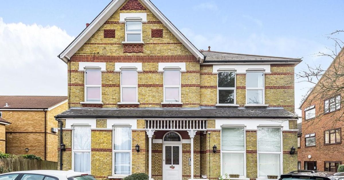 2 bedroom Flat for sale in Lawrie Park Road, Sydenham SE26 (Sold) KFH