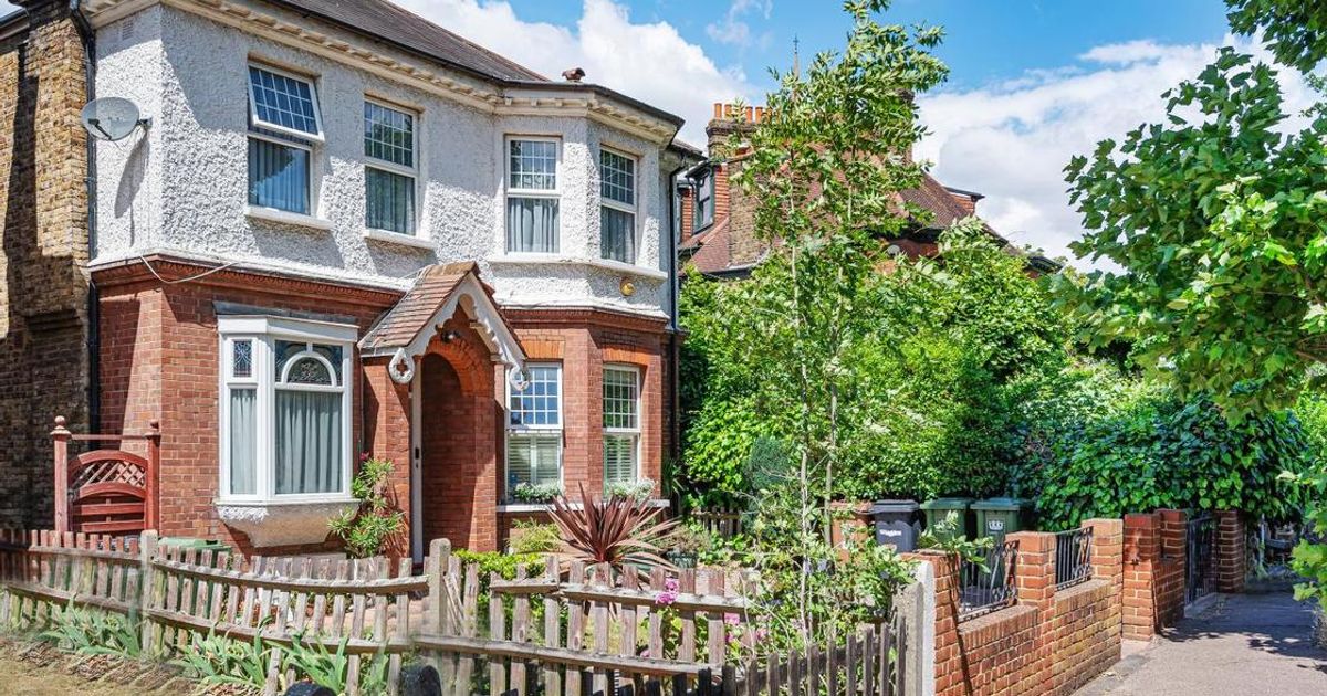 2 bedroom Flat for sale in Sunderland Road, Forest Hll SE23 (Sold) KFH