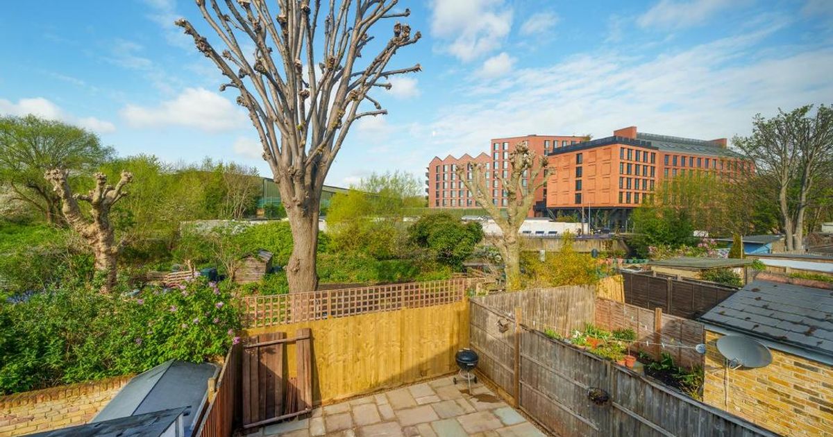 2 bedroom Flat for sale in Steerforth Street, Earlsfield SW18 (Sold) KFH