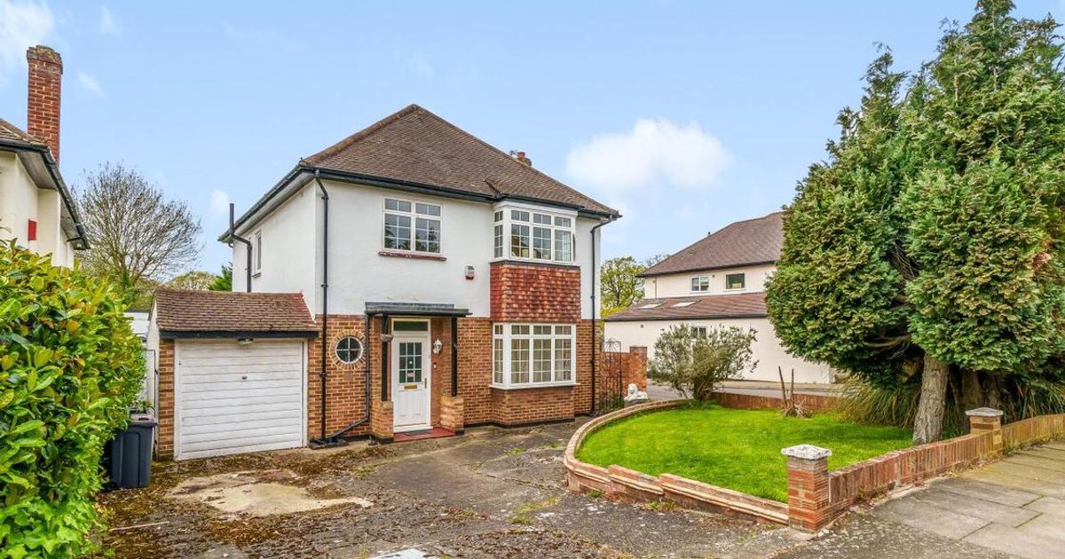 4 bedroom House for sale in Malmains Way, Beckenham BR3 (Contracts