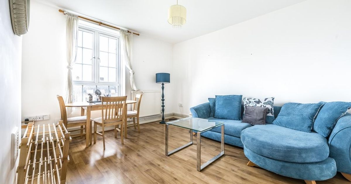 2 bedroom Flat to rent in Dog Kennel Hill Estate, London SE22 (Let) KFH