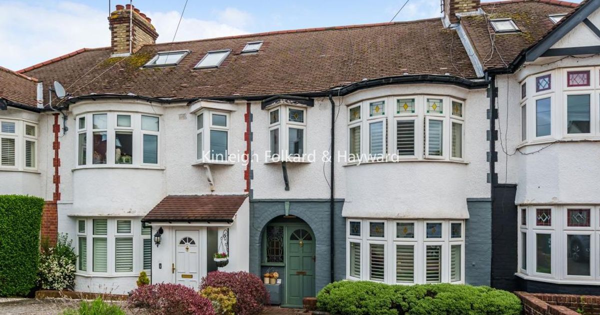 3 bedroom House for sale in Woodfield Drive, EN4 (Contracts