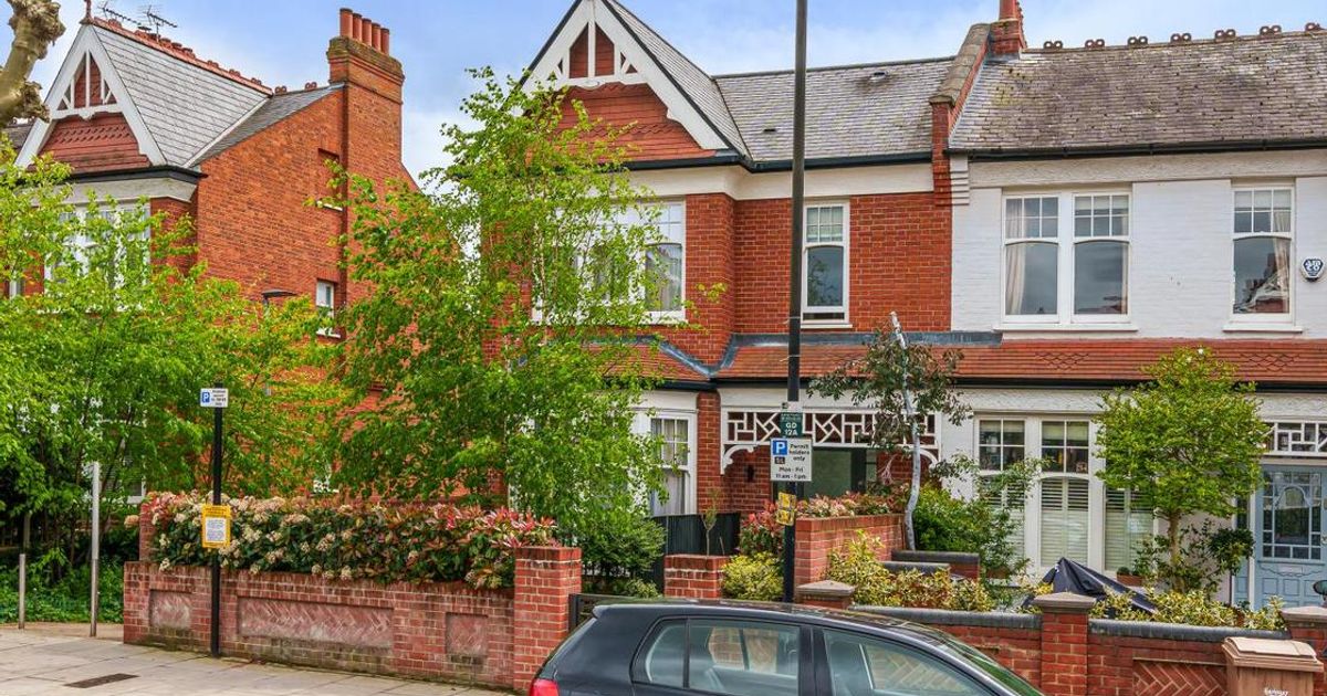 4 bedroom House for sale in Grand Avenue, Muswell Hill N10 (Sold) KFH