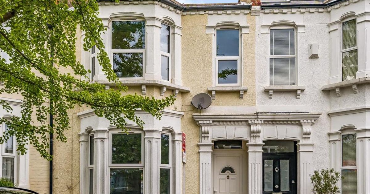 3 bedroom House for sale in Harlescott Road, Upper Nunhead SE15 (Sold