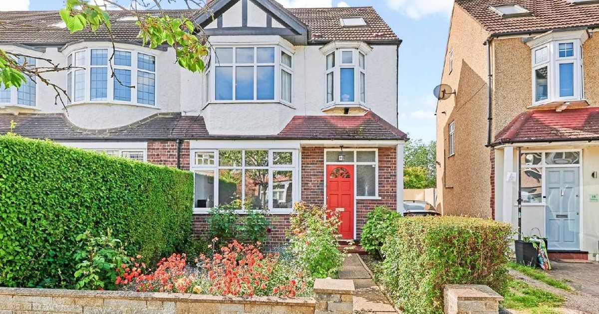 4 bedroom House for sale in Southway, Raynes Park SW20 (Sold) KFH