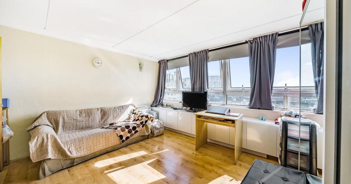 Flat for sale in Battersea Park Road, Battersea SW11 (For sale) KFH