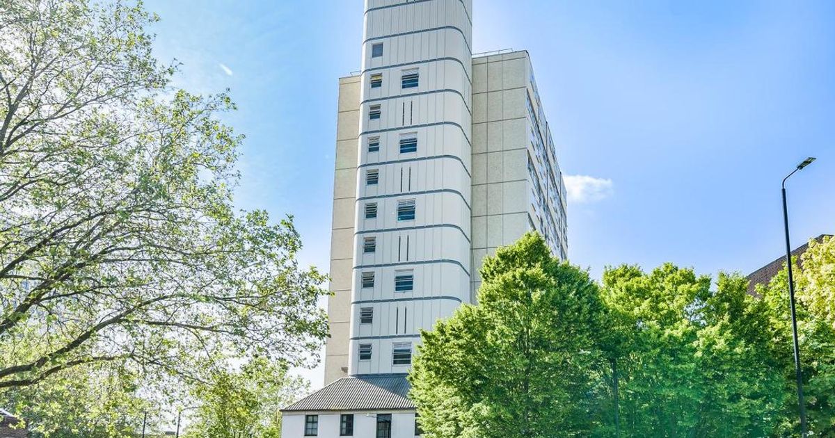 Flat for sale in Battersea Park Road, Battersea SW11 (For sale) KFH