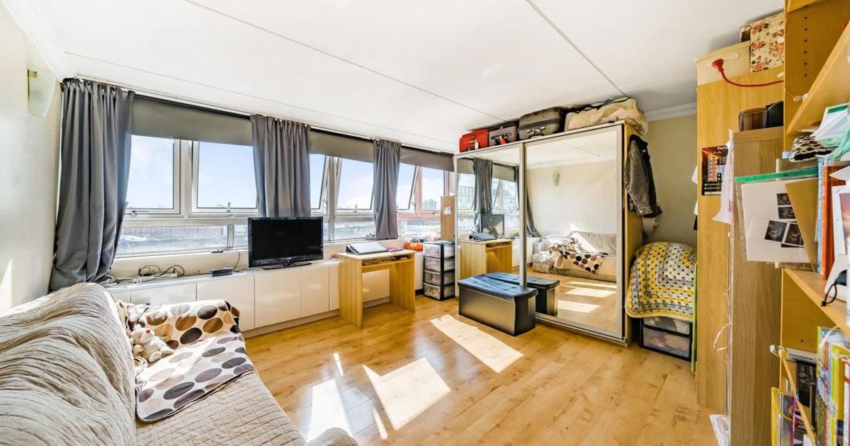 Flat for sale in Battersea Park Road, Battersea SW11 (For sale) KFH