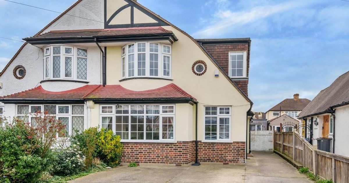 4 bedroom House for sale in Stoneleigh Park Avenue, Croydon CR0 (Sold