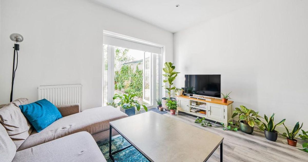 2 bedroom Flat for sale in Mill Hill Road, Acton W3 (For sale) KFH