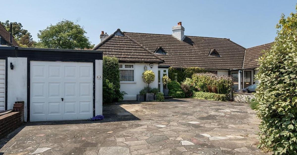 3 bedroom House for sale in Hawes Lane, West Wickham BR4 (Under offer