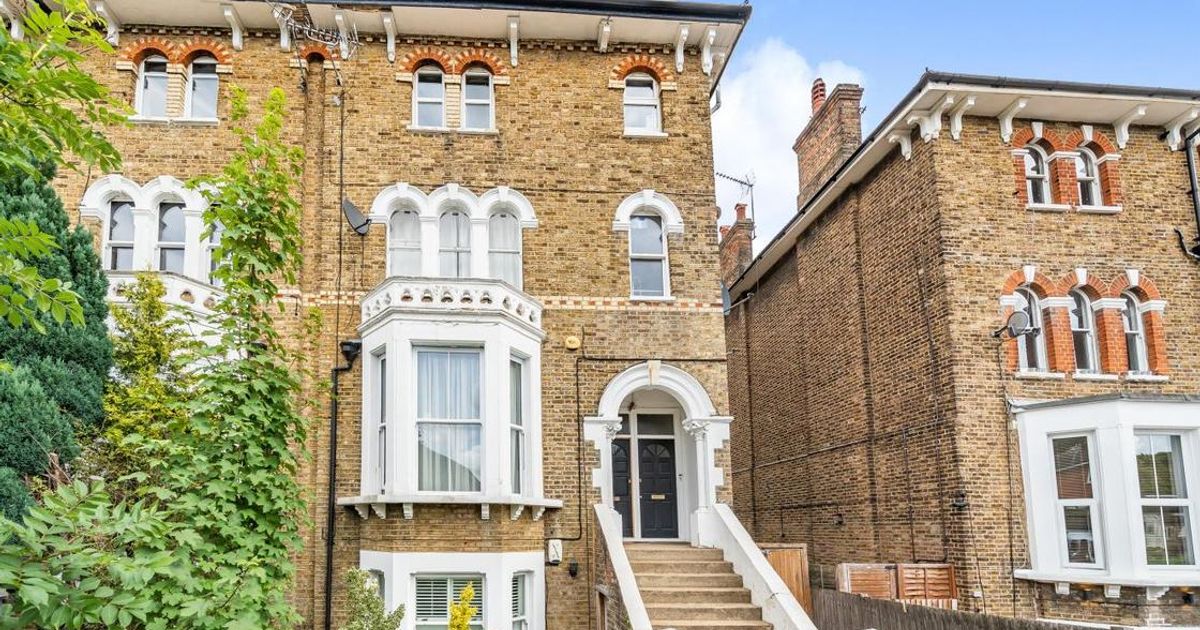 2 bedroom Flat for sale in Bromley Grove, Bromley BR2 (Contracts