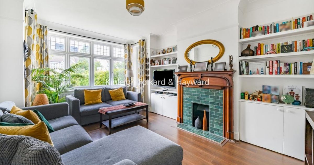 4 bedroom House to rent in Langley Way, West Wickham BR4 (Under offer