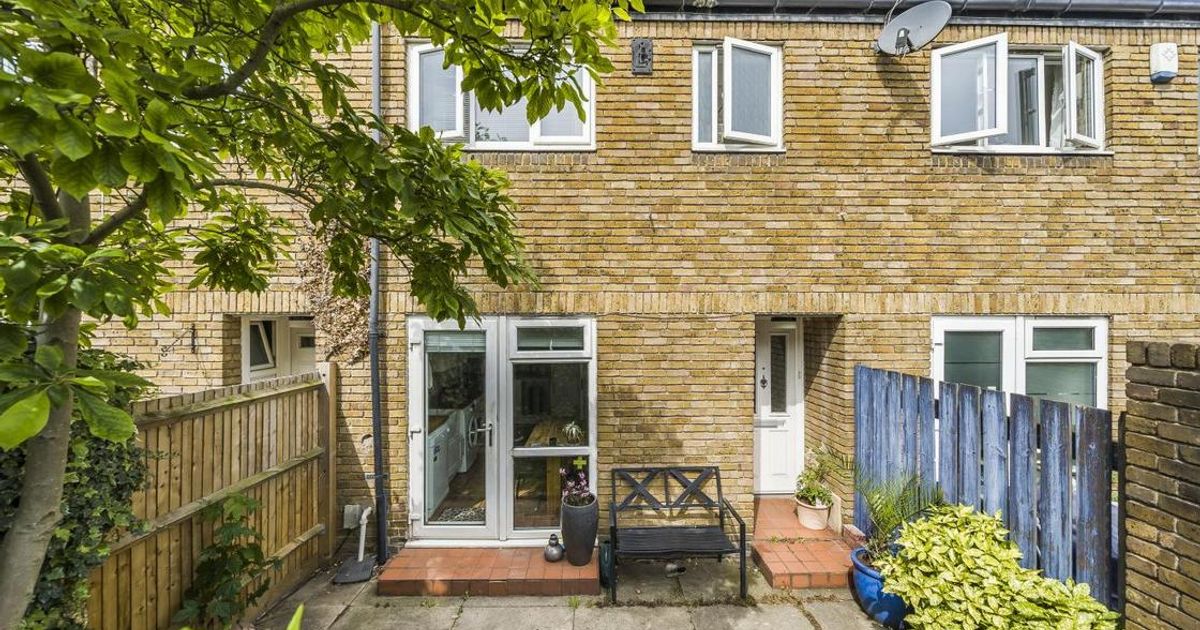 3 bedroom Flat for sale in Dutton Street, Greenwich SE10 (Under offer