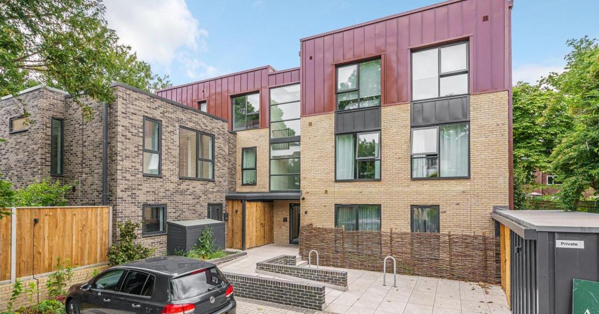 2 bedroom Flat for sale in Rushden Close, Crystal Palace SE19