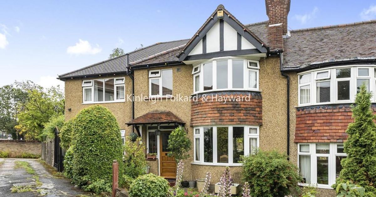 4 bedroom House for sale in Imber Close, Southgate N14 (Contracts