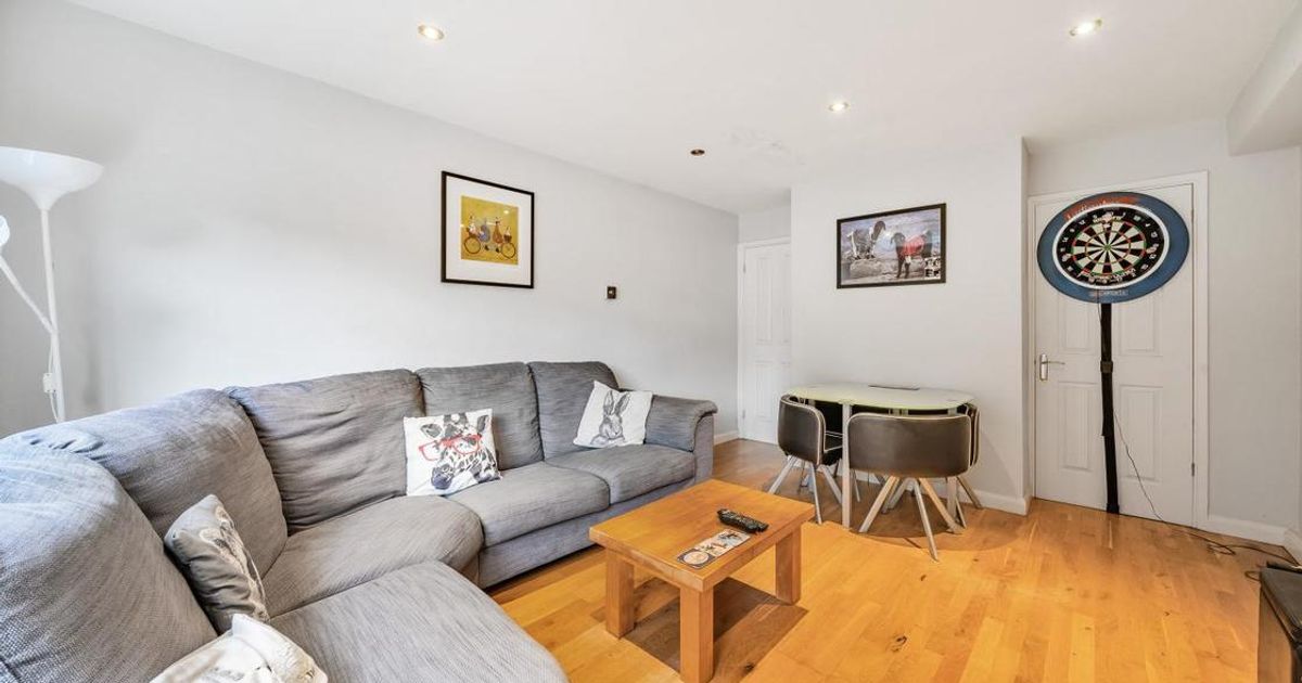 2 bedroom Flat for sale in Gideon Road, Battersea SW11 (Under offer) KFH