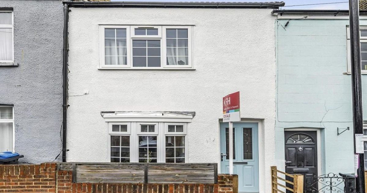 2 bedroom House for sale in Love Lane, South Norwood SE25 (Contracts