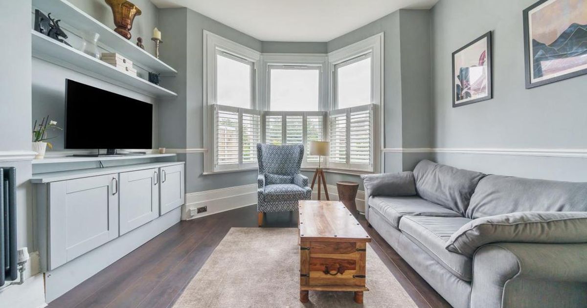 2 bedroom Flat for sale in Charlton Road, Blackheath SE3 (Contracts