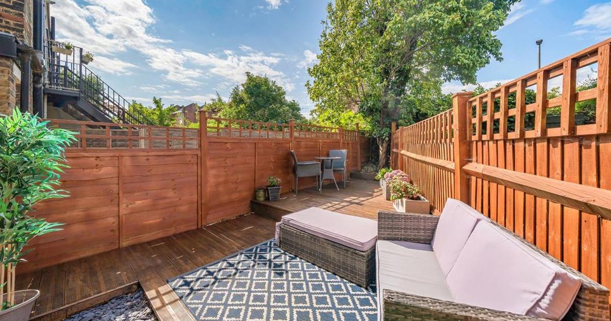 2 bedroom Flat for sale in Cargill Road, Earlsfield SW18 (Contracts exchanged) KFH