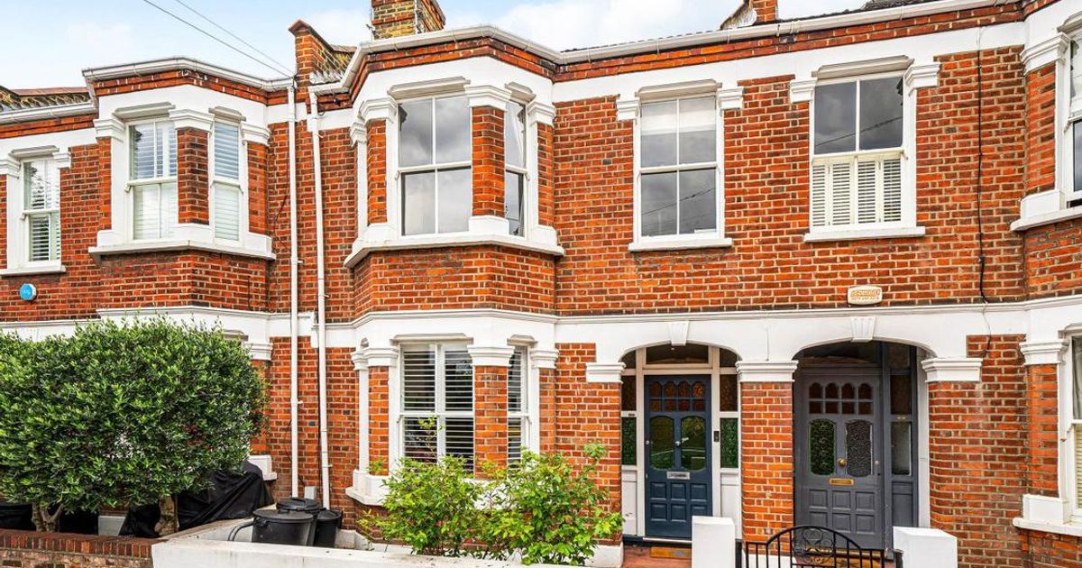 4 bedroom House for sale in Bridgford Street, Earlsfield SW18 (Contracts exchanged) KFH
