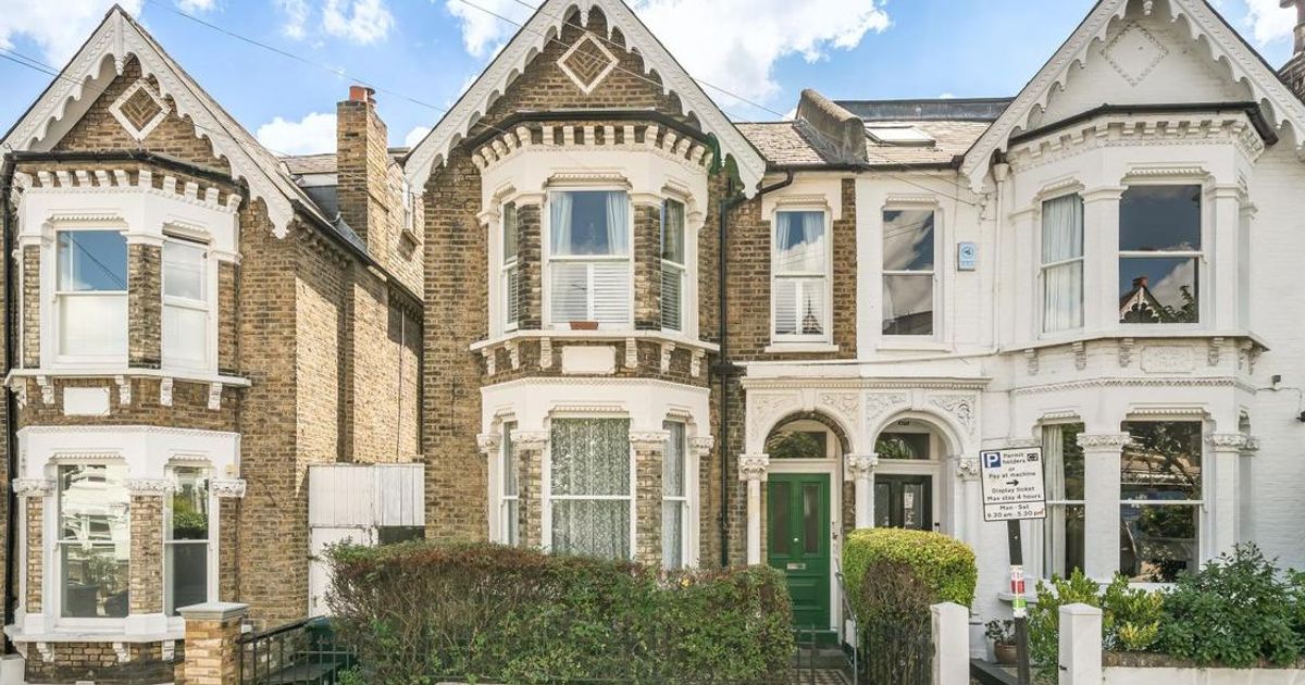 2 bedroom Flat for sale in Honeywell Road, Battersea SW11 (Sold) KFH