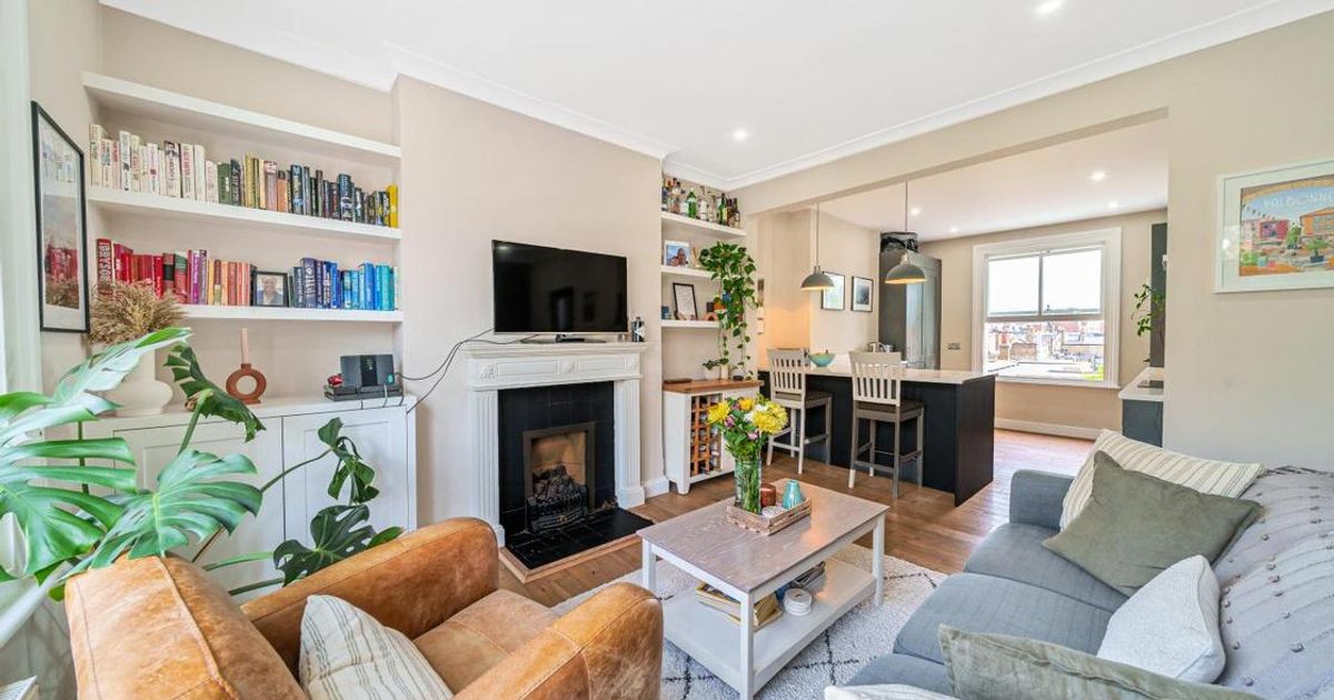 2 bedroom Flat for sale in Auckland Road, Battersea SW11 (Sold) KFH