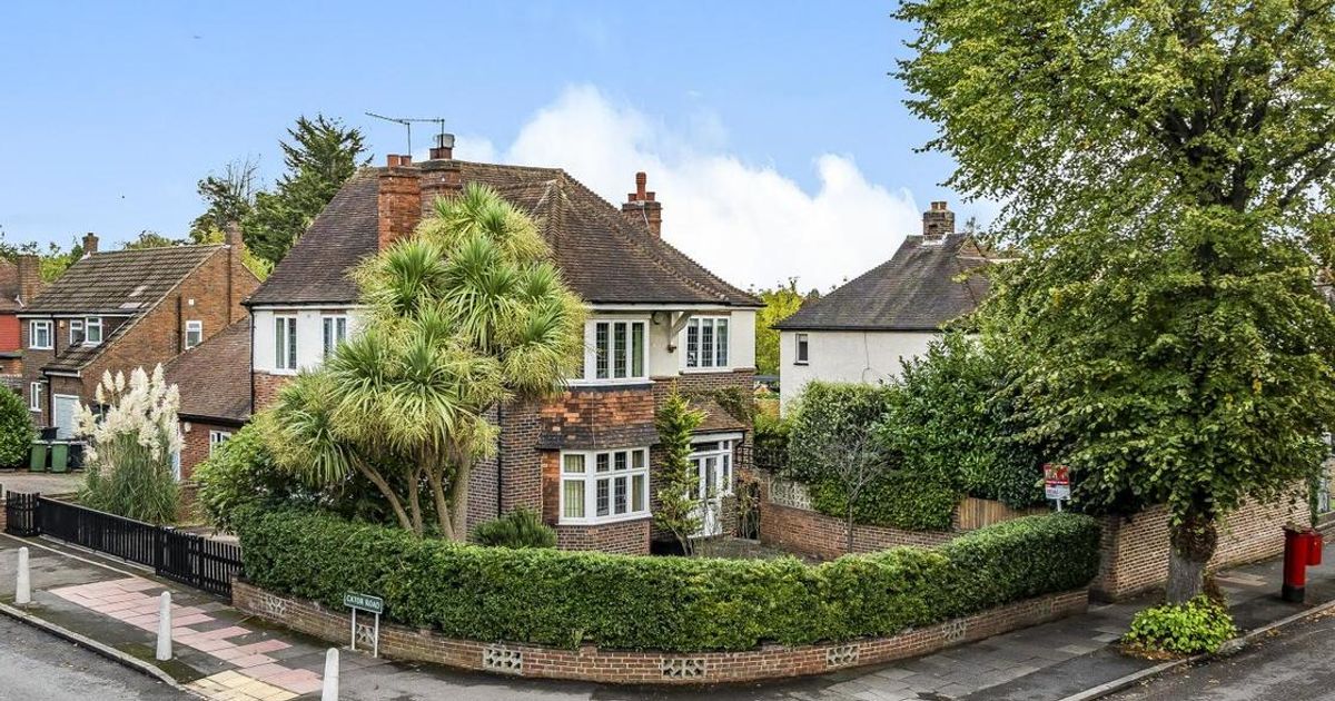 5 bedroom House for sale in Lennard Road, Penge SE20 (Contracts