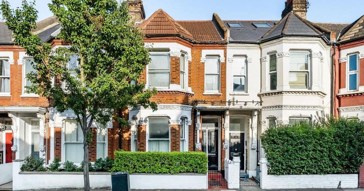 4 bedroom House for sale in Elspeth Road, Battersea SW11 (Under offer