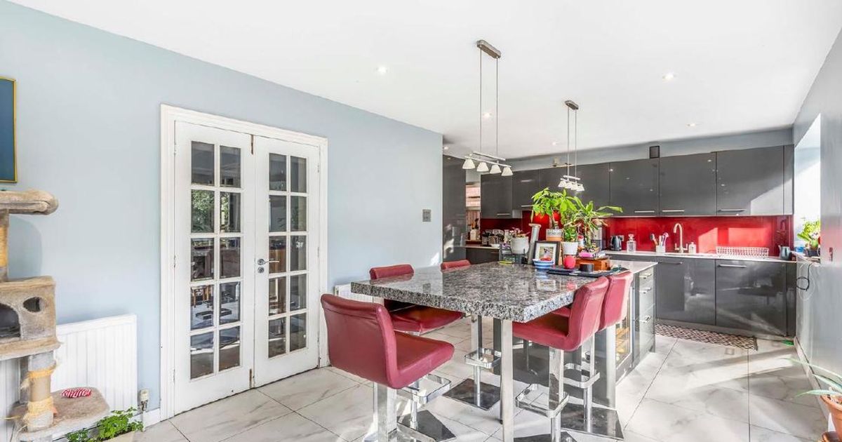 7 bedroom House for sale in Cottenham Park Road, West Wimbledon SW20