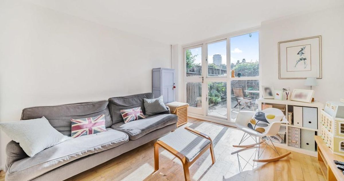 3 bedroom Flat for sale in Sunbury Lane, Battersea SW11 (Under offer) KFH
