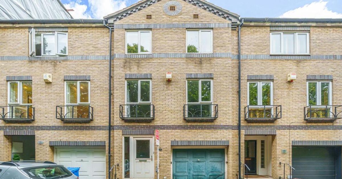 4 bedroom House for sale in Hurley Crescent, Canada Water SE16