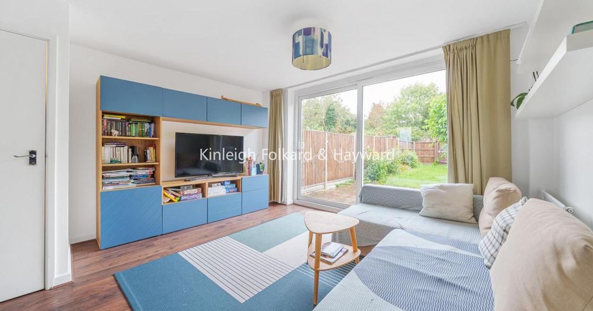 2 bedroom House for sale in Wellington Road, Bromley BR2 (Under offer