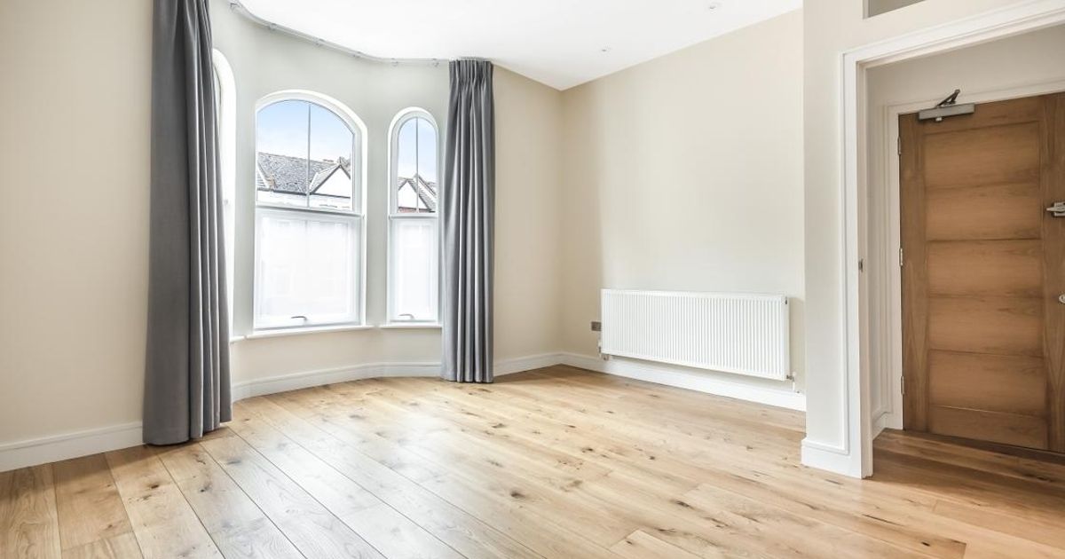 1 bedroom Flat to rent in Martell Road, London SE21 (Let) KFH