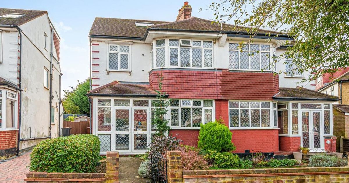 4 bedroom House for sale in Chessington Way, West Wickham BR4