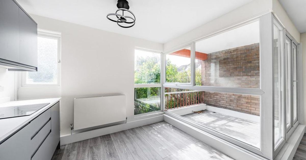 2 bedroom Flat for sale in Farm Avenue, Hocroft NW2 (Under offer) KFH