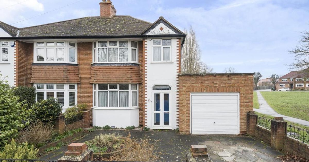 3 bedroom House for sale in Chatham Avenue, Hayes BR2 (Contracts