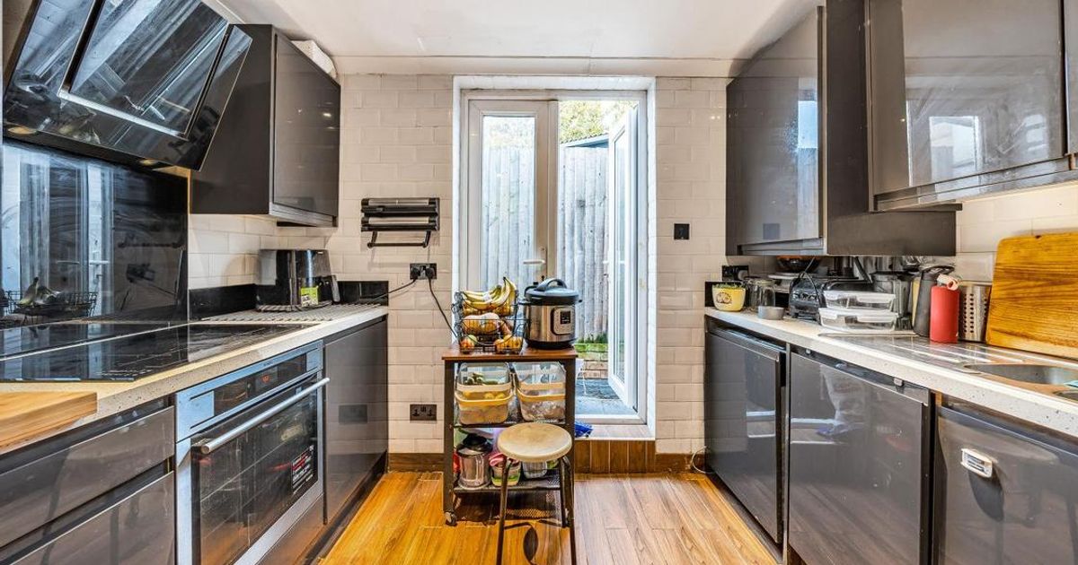 3 bedroom Flat for sale in Old Town, Clapham SW4 (For sale) KFH