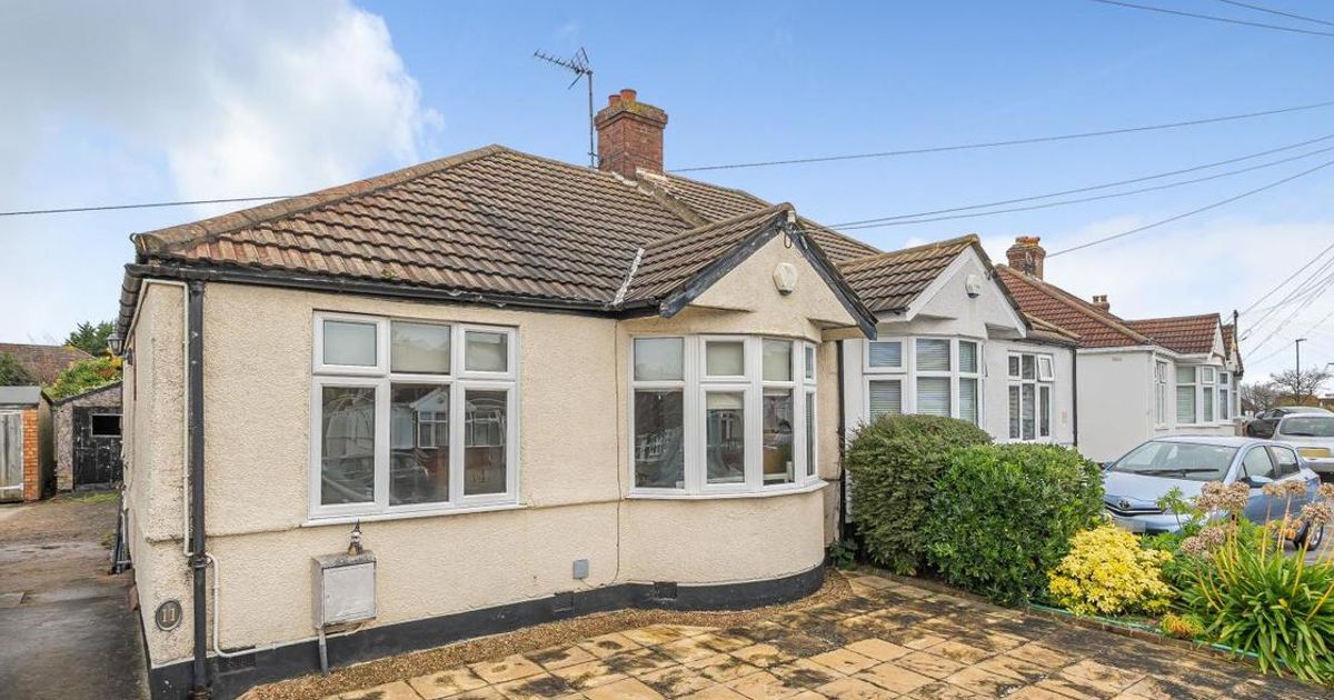 2 bedroom House for sale in Hillview Road, Chislehurst BR7 (Under offer